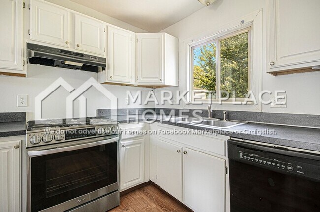 Building Photo - 28342 Rosemont St