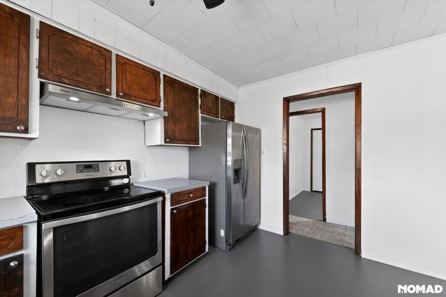 Building Photo - 251 School Rd