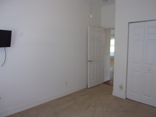 Building Photo - 512 Boxwood Pl