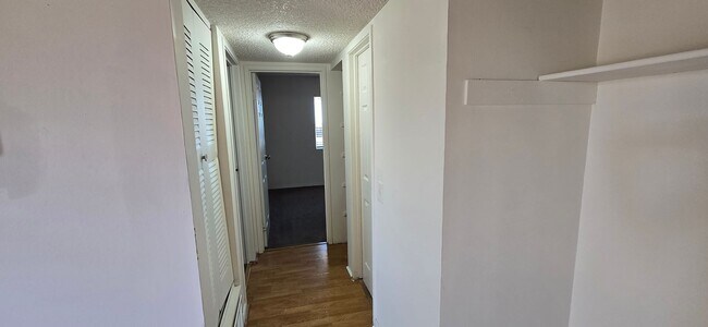 Building Photo - Top-floor 2-bedroom, 1-bath condo in Thornton with lots of natural light.