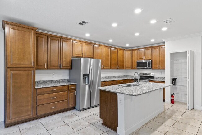 Building Photo - CLOSE TO EVERYTHING!