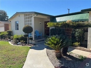 Building Photo - 831 Carob St