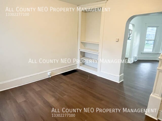 Building Photo - 3298 W 98th St