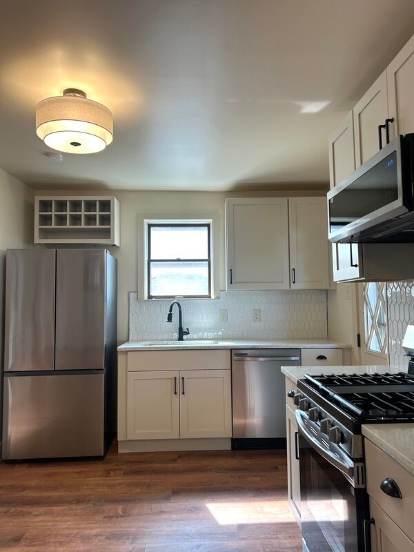 Building Photo - 114 Augusta St