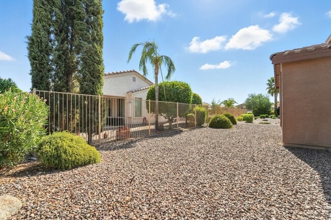 Building Photo - Fully Remodeled 2BR + Den in Trilogy at Po...