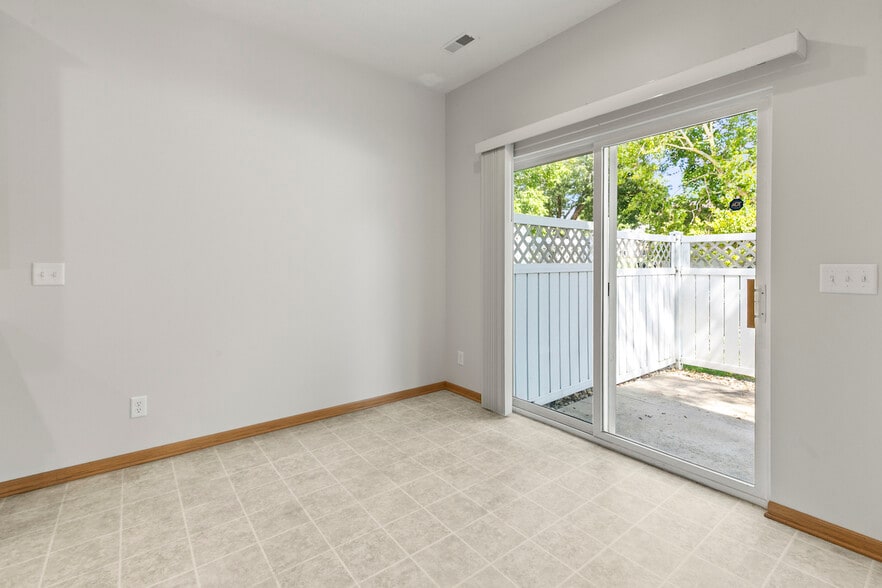 Dining Area - 5006 N 107th St