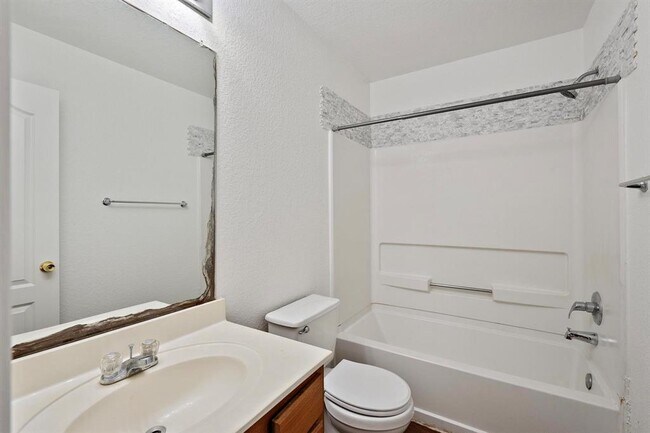 Building Photo - 200 Lexington