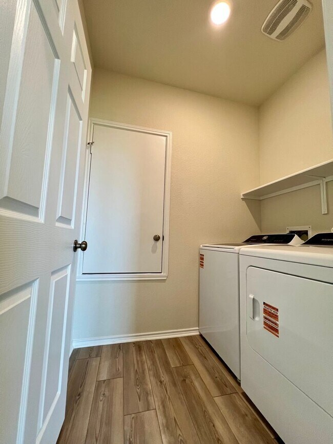 Building Photo - Charming 3BR 2BA House in Buda