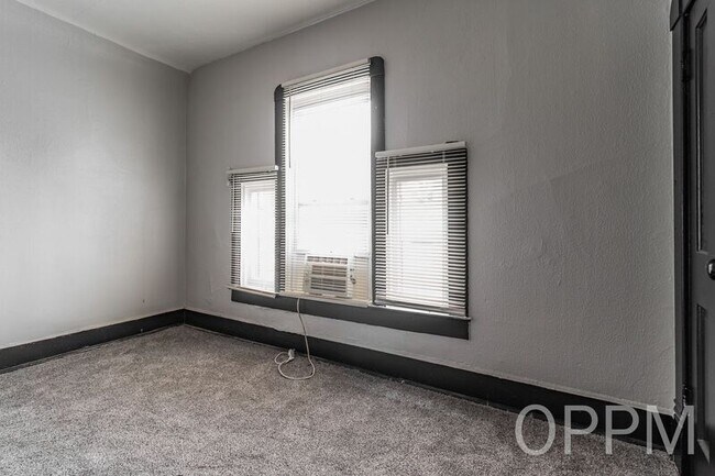 Building Photo - 1336 S 30th Ave