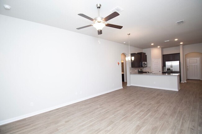 Building Photo - 9306