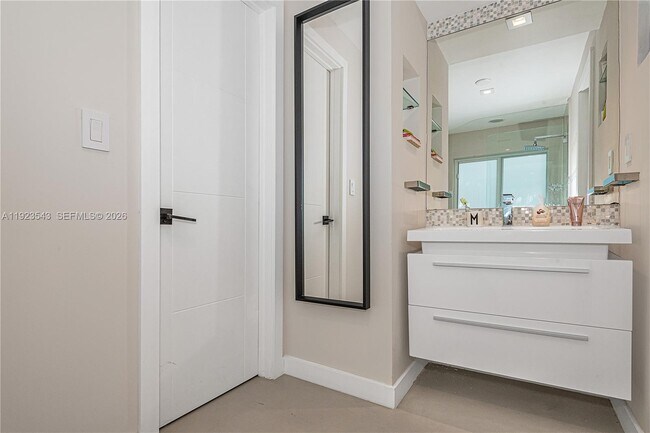 Building Photo - 375 Harbor Ct