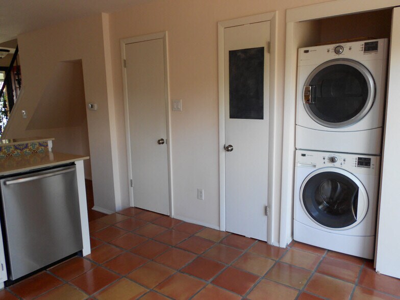 Building Photo - 1411 Gracy Farms Ln