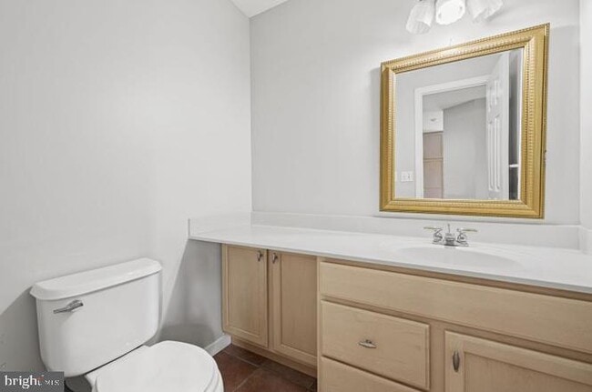 Building Photo - 262 Crescent Dr