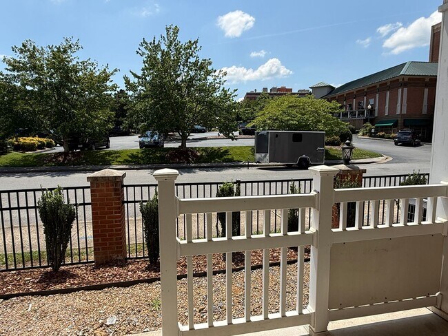 Building Photo - Immaculate 3/2bath one level unit- ETSU Campus