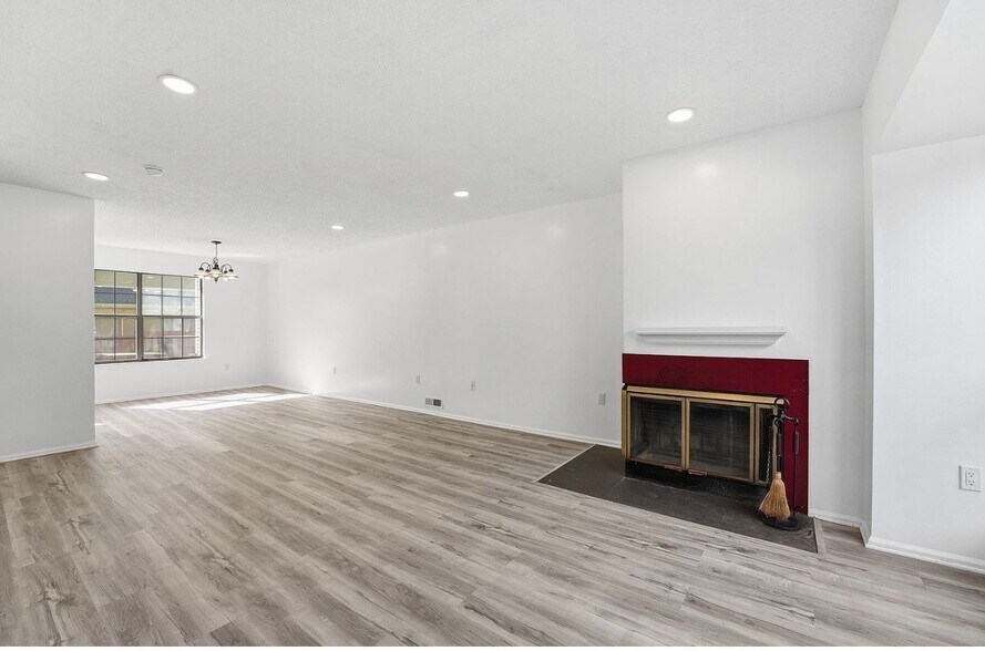 Building Photo - 2 Veros Ln
