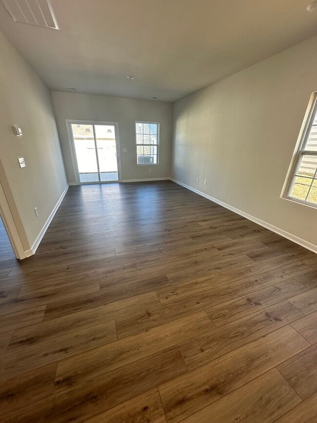 Building Photo - 220 Paneer Ln