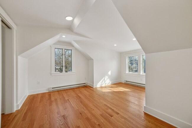 Building Photo - 42 Brookfield Rd