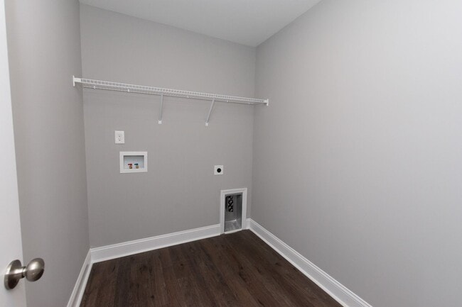 Building Photo - MOVE-IN READY $300 off first month