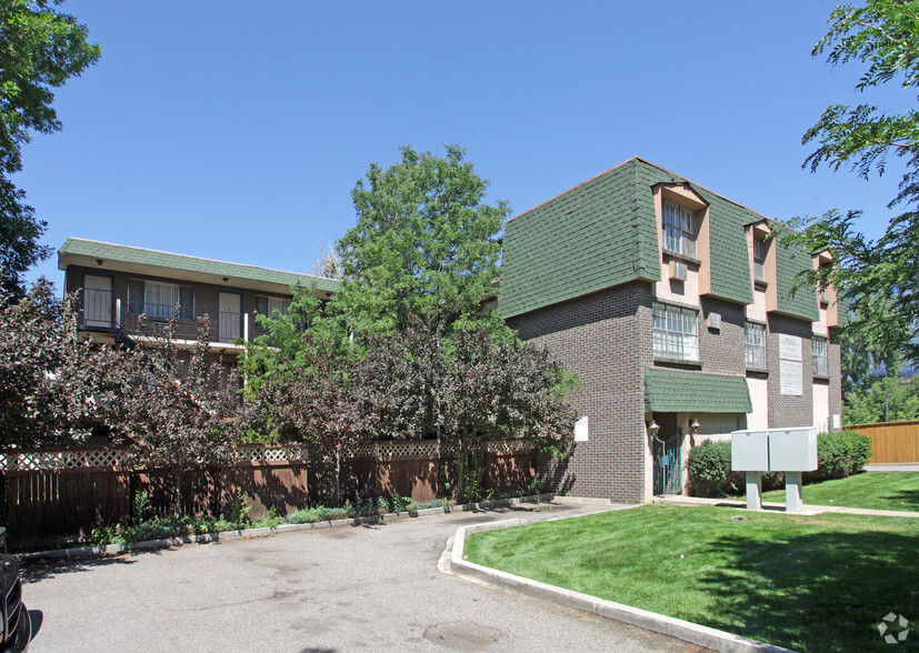 Primary Photo - Pearl Court Apartments