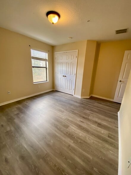 Building Photo - 6037 Scotchwood Gln