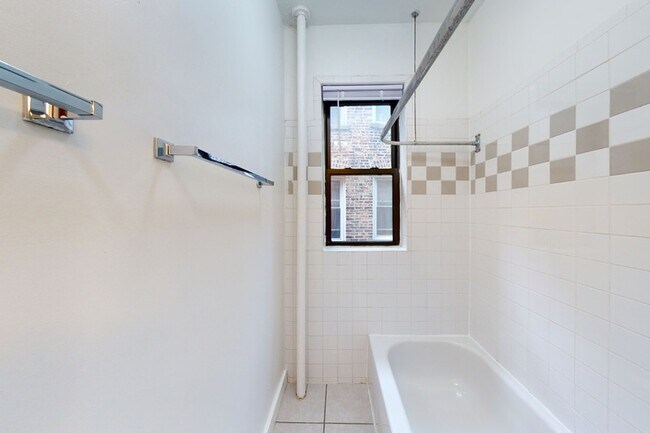 Floorplan - 5335-5337 S. Woodlawn Avenue