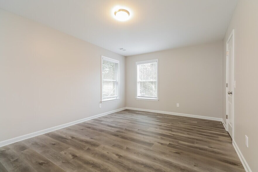 Building Photo - 361 Southgate Dr