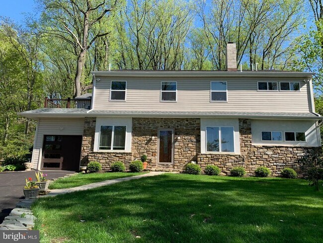 Building Photo - 247 Gravel Hill Rd