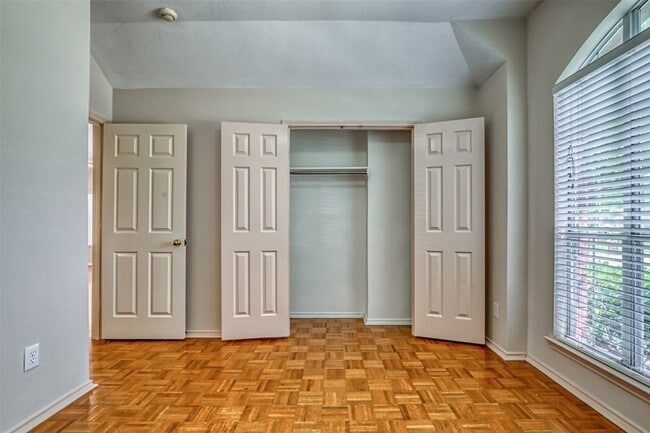 Building Photo - 3009 Ridge Hollow Dr