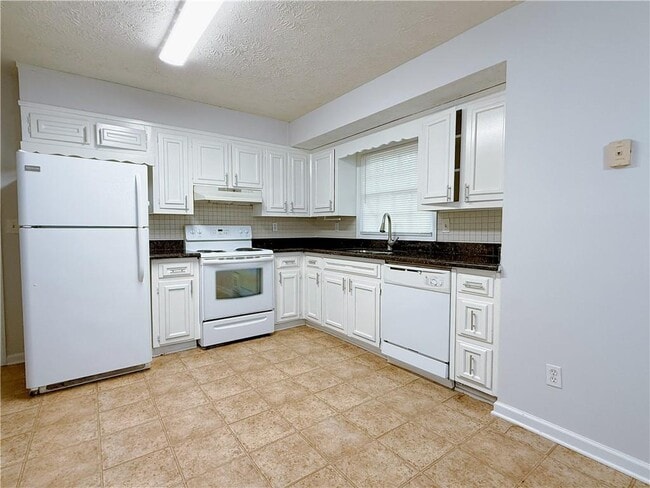 Building Photo - 51 Joans Ct