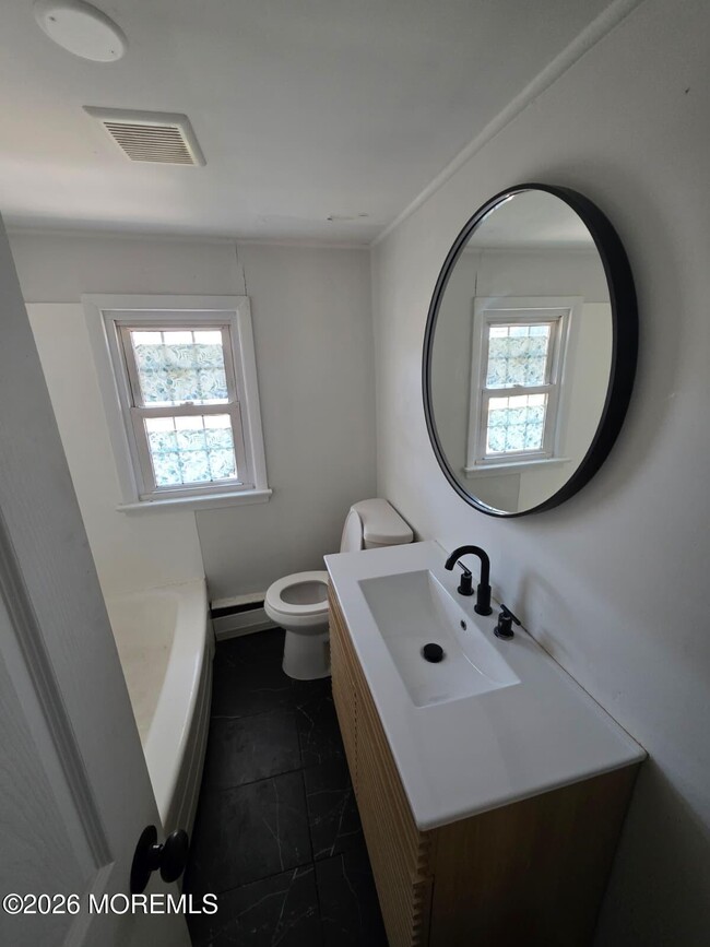 Building Photo - 6 4th St