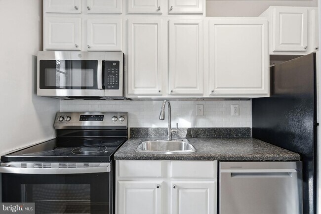 Building Photo - 1744 N Rhodes St