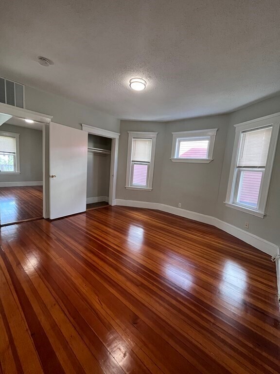 Building Photo - 29 W Tremlett St