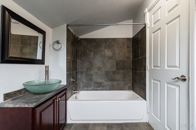 Building Photo - 840 West St