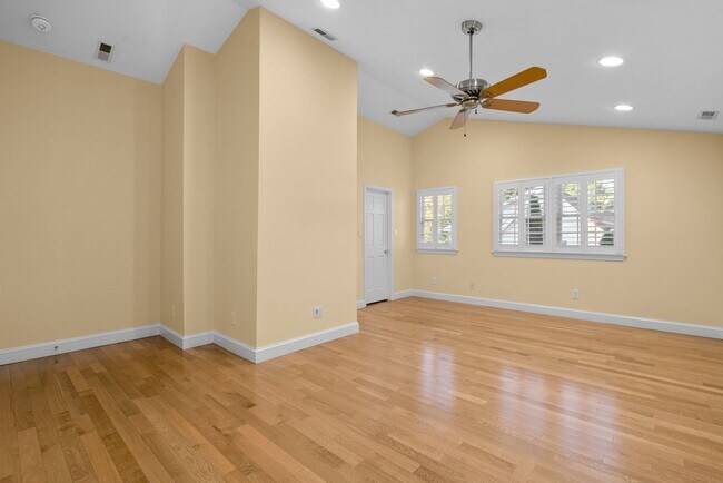 Building Photo - 3 Bed 3 Bath - Kensington Craftsman - Move In Ready