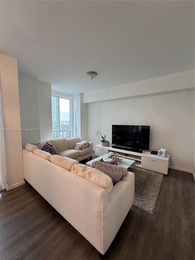 Building Photo - 601 NE 27th St