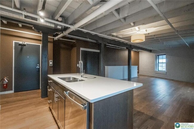 Building Photo - 107 Hamilton St