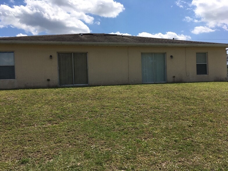 Building Photo - 4400-4402 Douglas Ln
