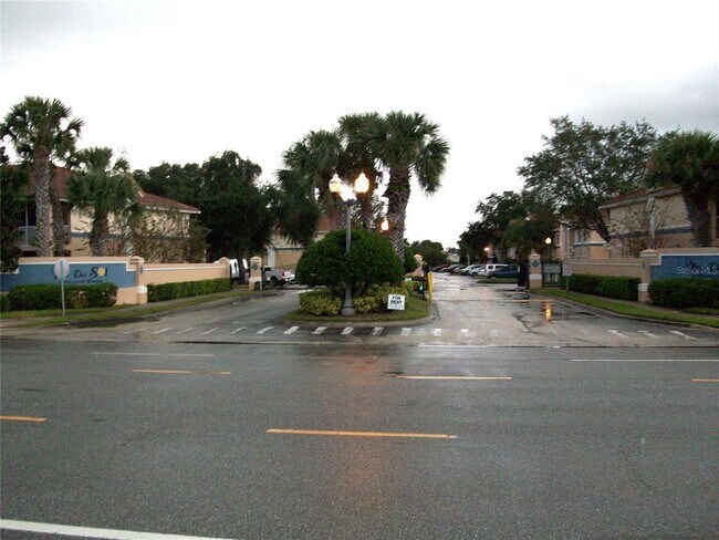 Building Photo - 495 Las Cortes Ln