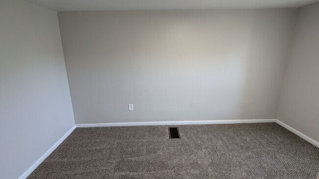 Building Photo - Welcome to this newly renovated, 4-bedroom...