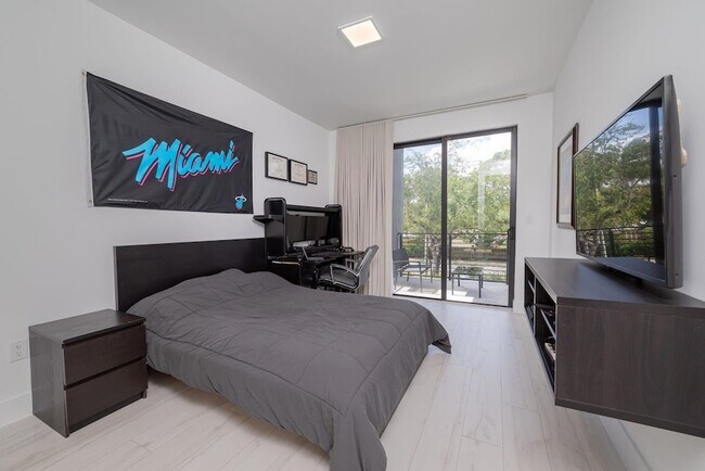 Building Photo - 6864 SW 80th St