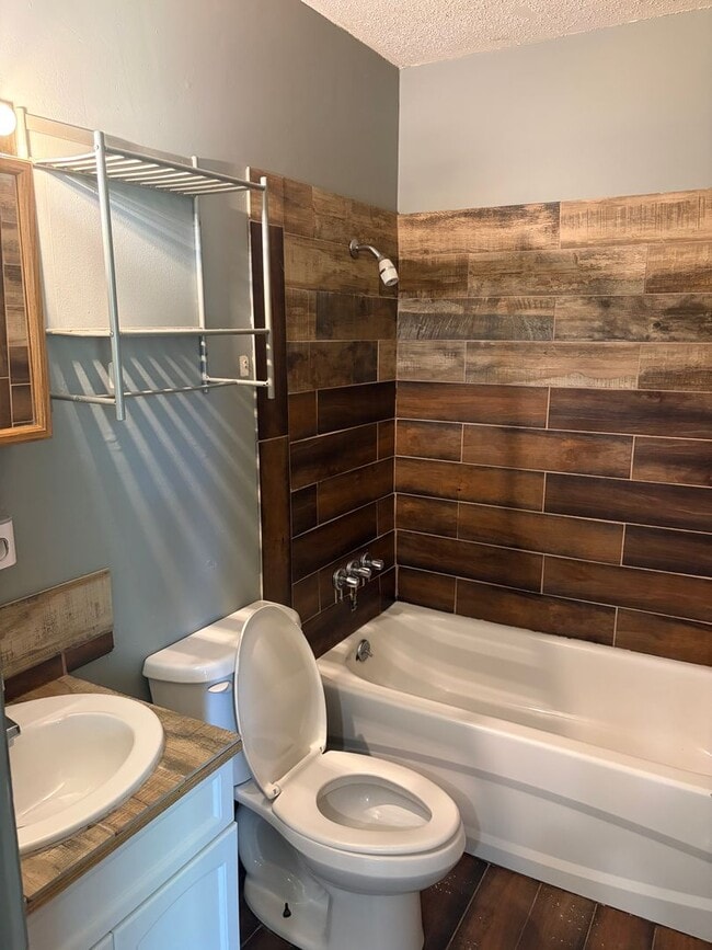 Building Photo - 205 N 37th St