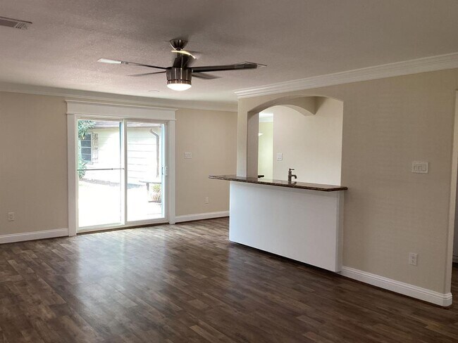 Building Photo - 15311 Empanada Dr