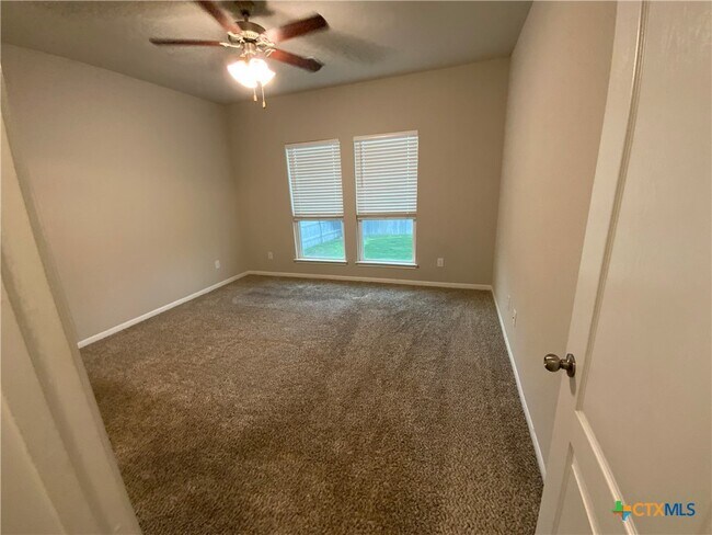 Building Photo - 4721 Highmont Dr