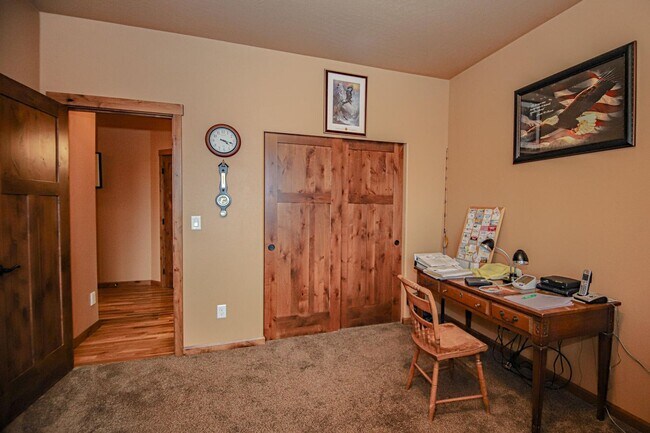 Building Photo - Beautiful home on acreage!