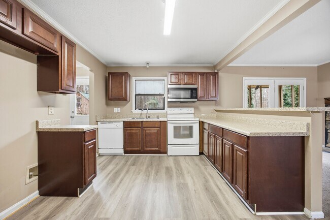 Building Photo - 4434 Janice Dr SW