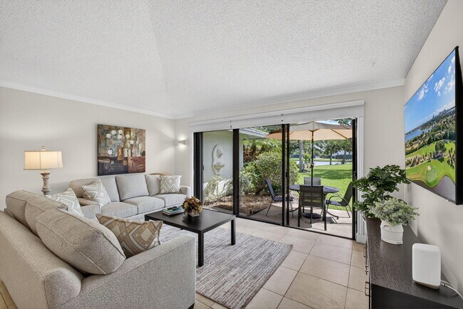 Building Photo - 119 Club Dr