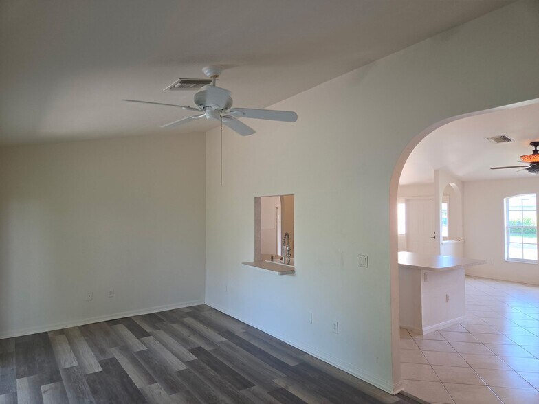Building Photo - 1816 SW 38th Terrace