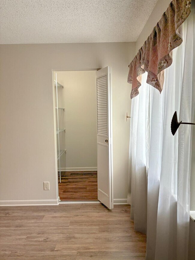 Building Photo - 339 Knotty Pine Cir