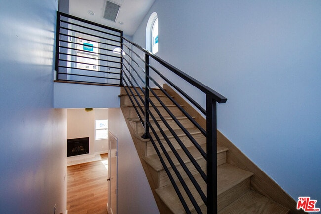 Building Photo - 2210 S Harcourt Ave