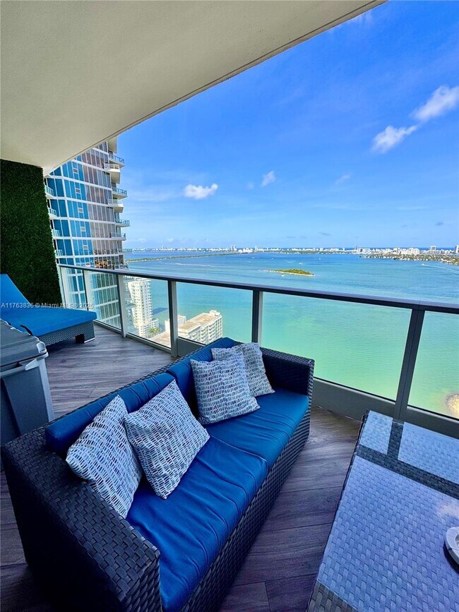 Building Photo - 2020 N Bayshore Dr